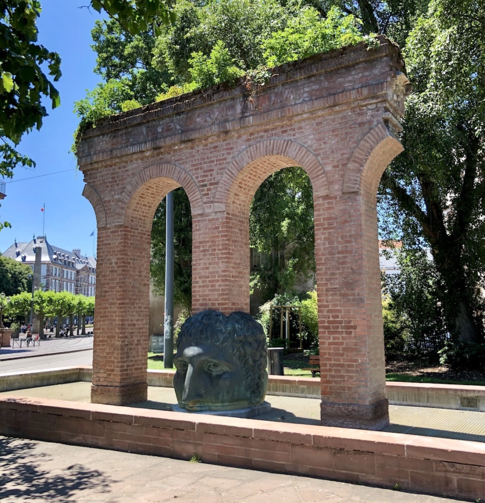 Immobilier Strasbourg centre Agence immobilière à Strasbourg Centre place-broglie-fontaine-de-janus-agence-immobilière-centre-vile-strasbourg