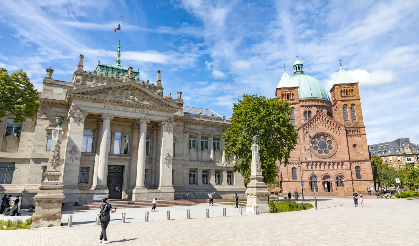 Vendre-a-Republique-et-Tribunal